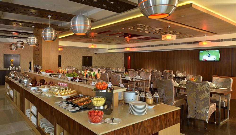 Fortune Select Grand Ridge, Tirupati - Member Itc Hotels' Group Zewnętrze zdjęcie The buffet at the hotel