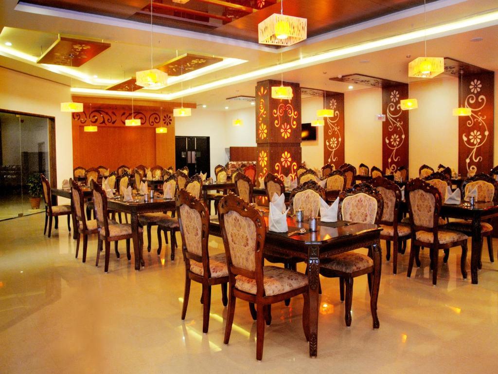 Fortune Select Grand Ridge, Tirupati - Member Itc Hotels' Group Zewnętrze zdjęcie The restaurant at the hotel