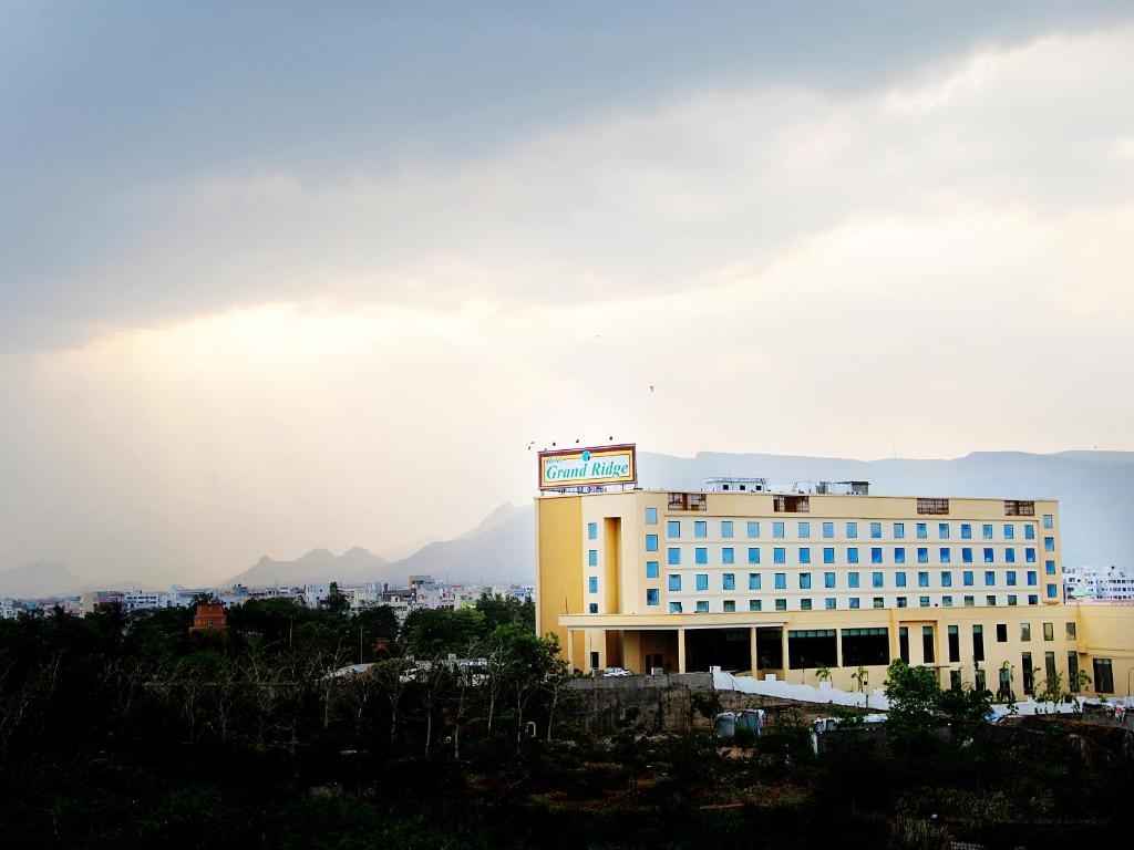 Fortune Select Grand Ridge, Tirupati - Member Itc Hotels' Group Zewnętrze zdjęcie The hotel in 2011