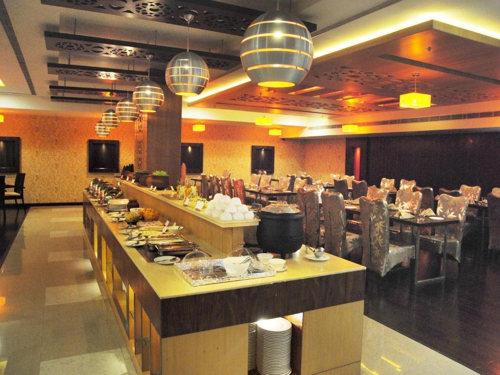 Fortune Select Grand Ridge, Tirupati - Member Itc Hotels' Group Zewnętrze zdjęcie The buffet at the hotel