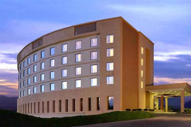 Fortune Select Grand Ridge, Tirupati - Member Itc Hotels' Group Zewnętrze zdjęcie The hotel at dusk