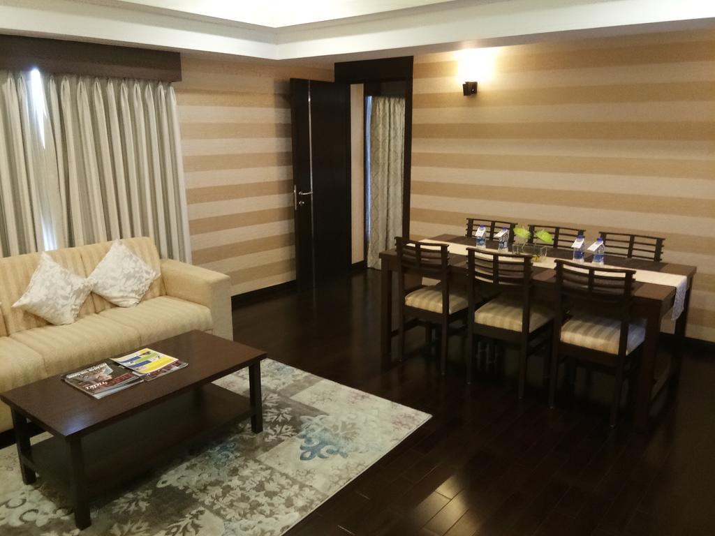 Fortune Select Grand Ridge, Tirupati - Member Itc Hotels' Group Zewnętrze zdjęcie A living room in a suite at the hotel