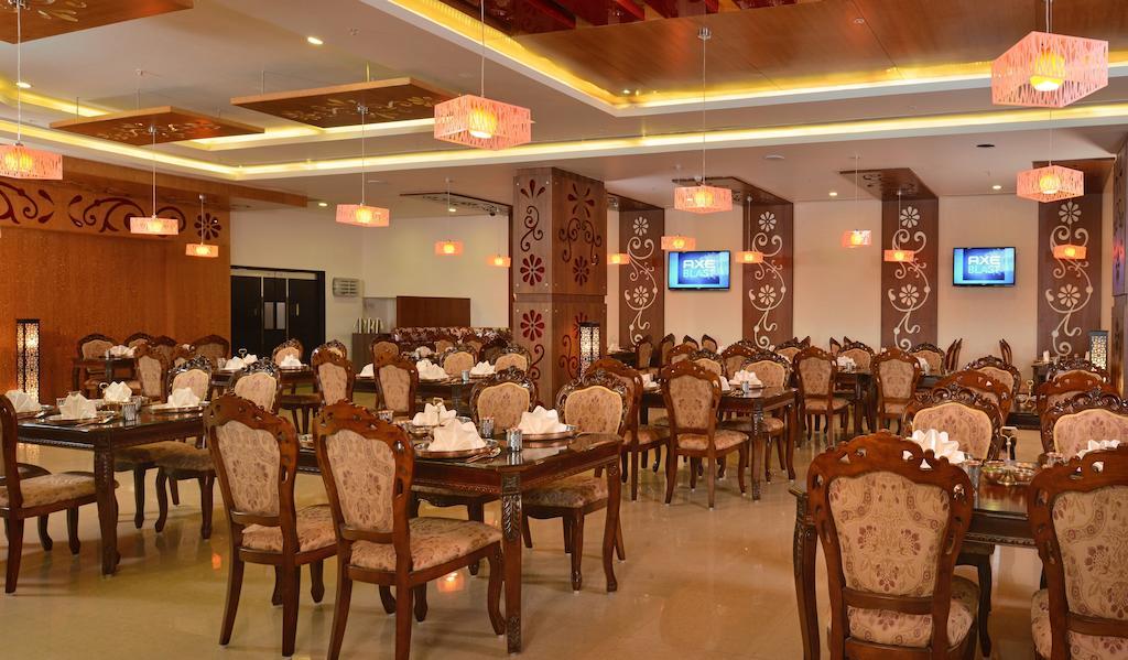 Fortune Select Grand Ridge, Tirupati - Member Itc Hotels' Group Zewnętrze zdjęcie The interior of a restaurant in India