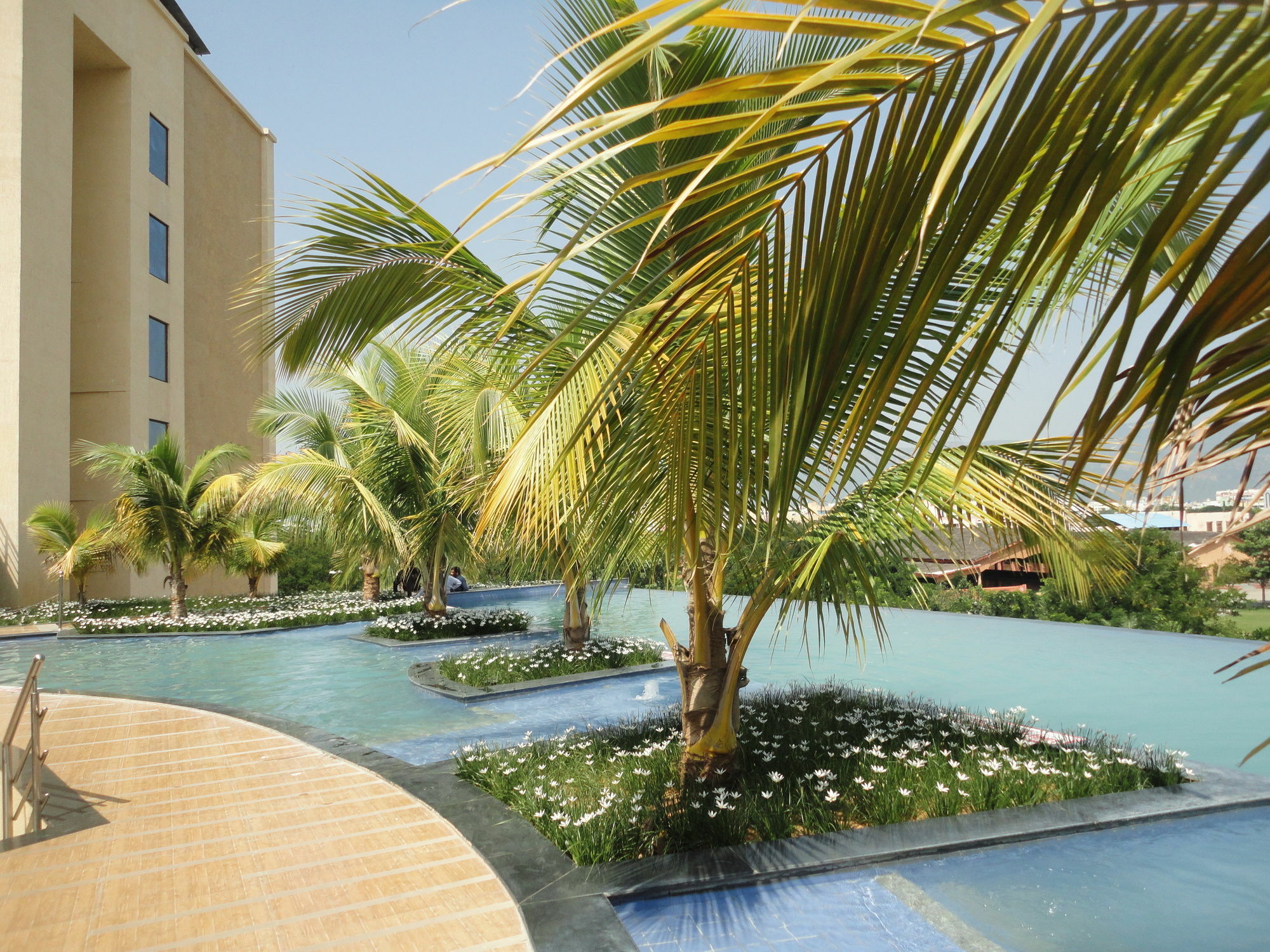 Fortune Select Grand Ridge, Tirupati - Member Itc Hotels' Group Zewnętrze zdjęcie The pool at the Sheraton Club Resort